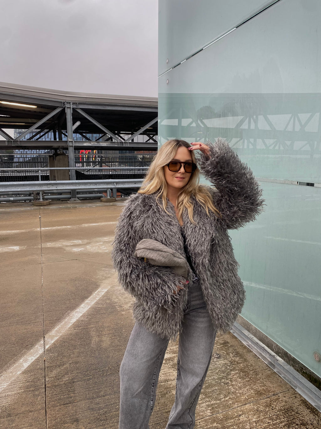 Dirbtiniai lamos kailiniai “Dark Storm”