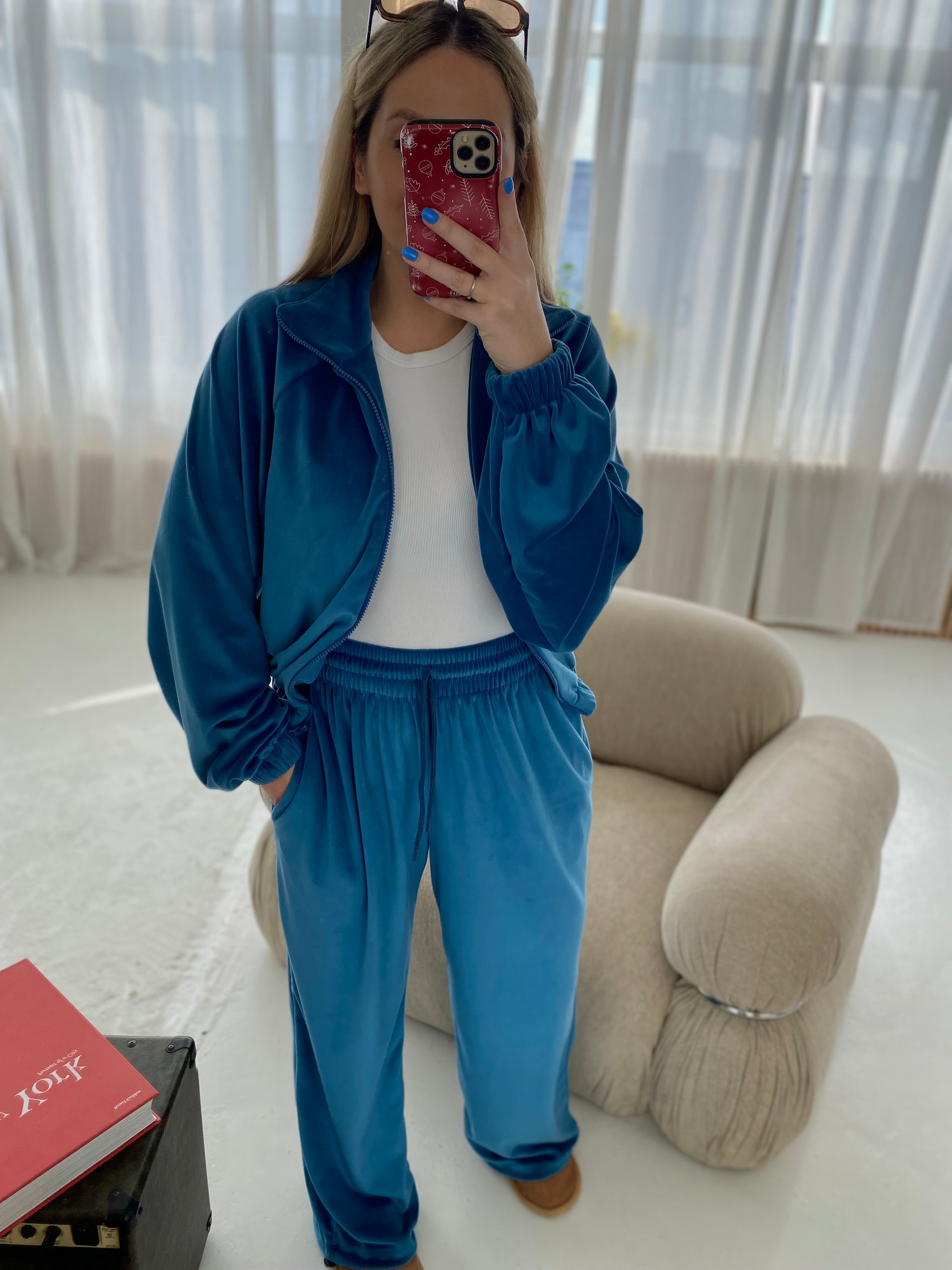 Elektrinės spalvos veliūrinis laisvalaikio komplektas „Deep Blue Velvet Comfort Set“