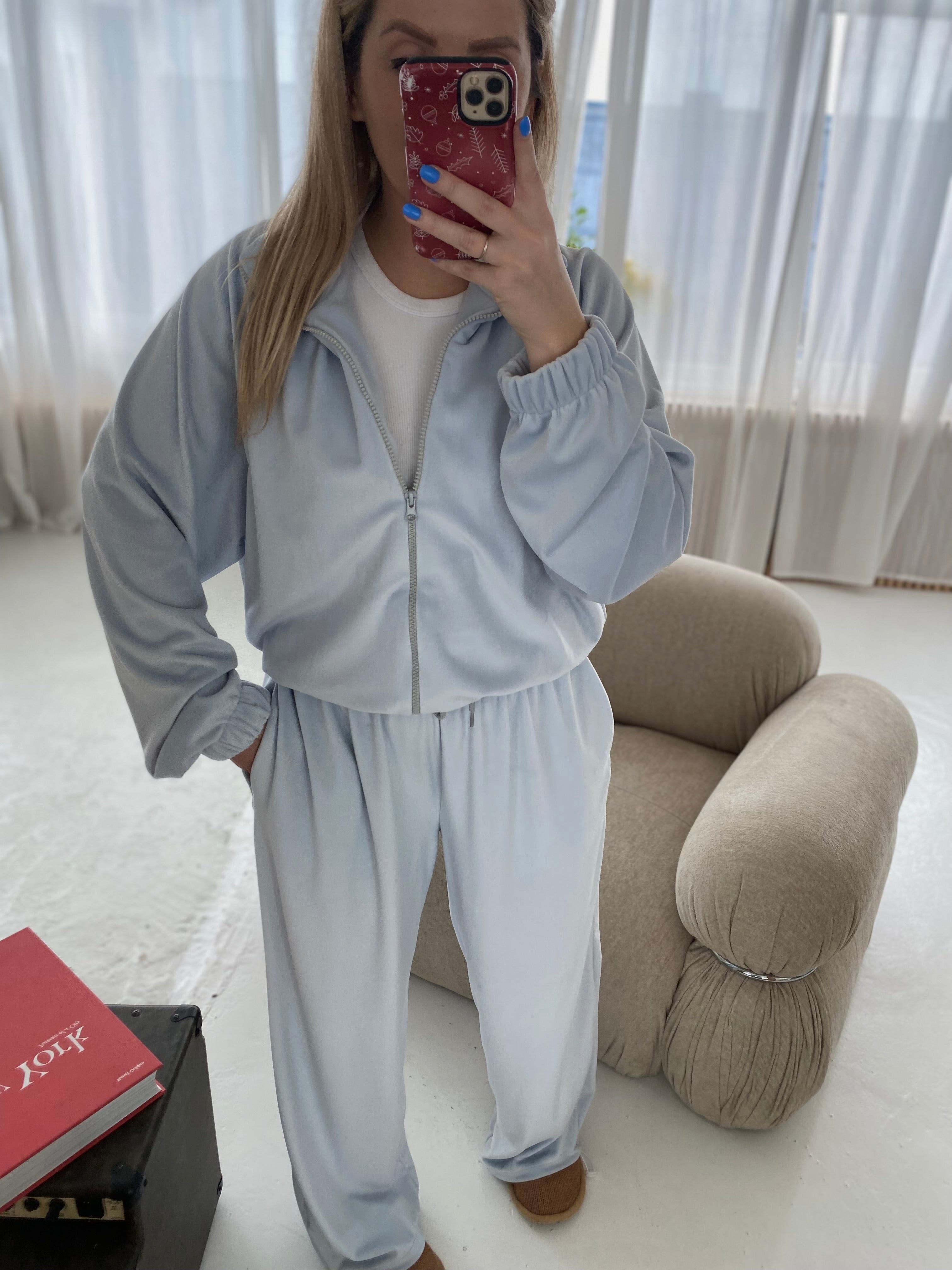 Žydras veliūrinis laisvalaikio komplektas „Sky Blue Velvet Comfort Set“