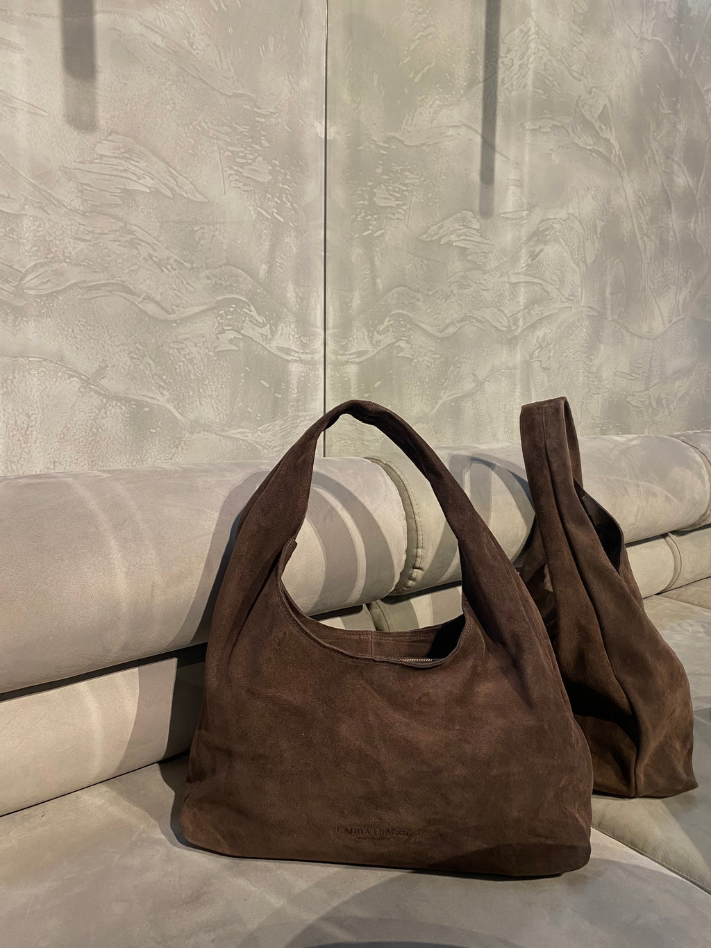 Ruda verstos odos rankinė „Marlow Suede Hobo“
