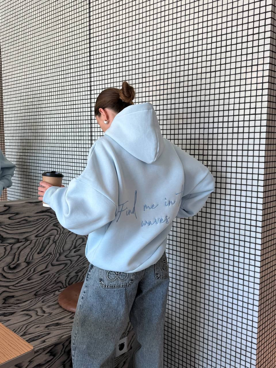 Žydras oversize džemperis “Find Me In The Waves – Blue Edition”