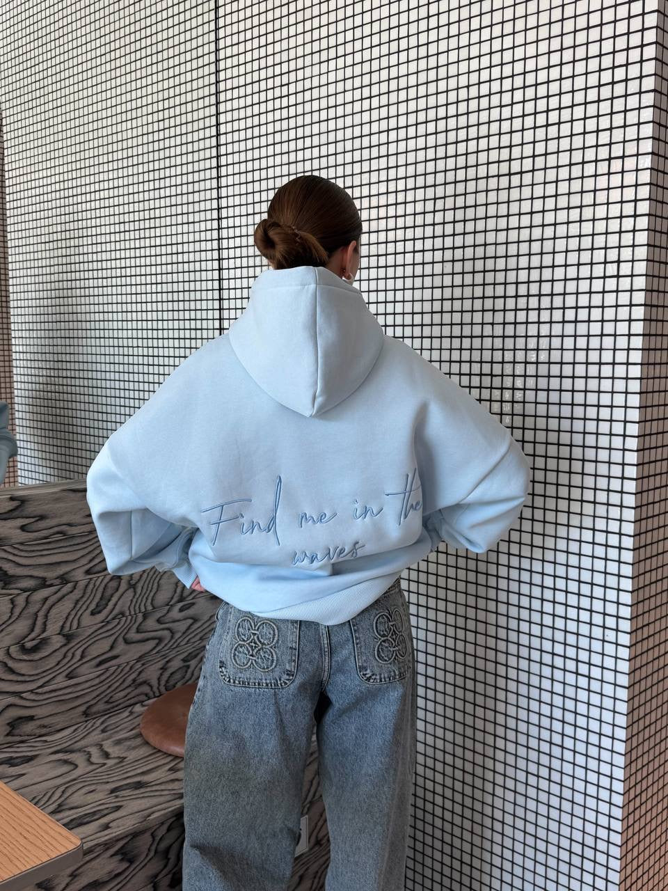 Žydras oversize džemperis “Find Me In The Waves – Blue Edition”
