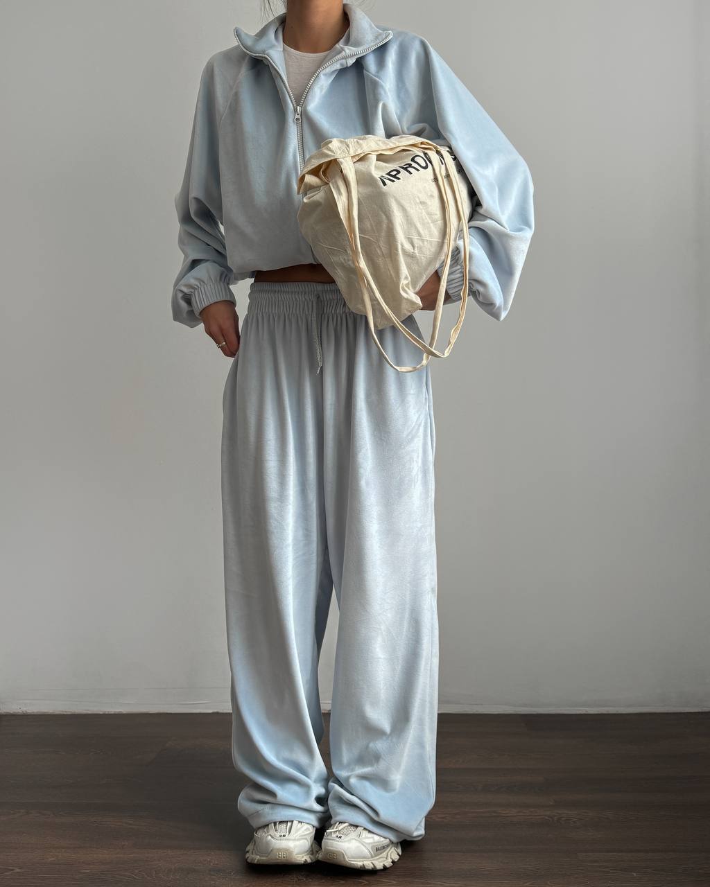 Žydras veliūrinis laisvalaikio komplektas „Sky Blue Velvet Comfort Set“